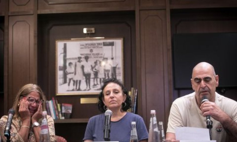 מסיבת העיתונאים של משפחות הנעדרים [צילום: מרים אלסטר/פלאש 90]