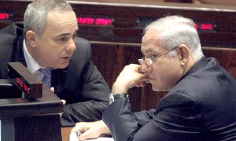 קיצוץ בתקציב שמסגרתו נקבעה ביולי. שטייניץ ונתניהו [פלאש 90]