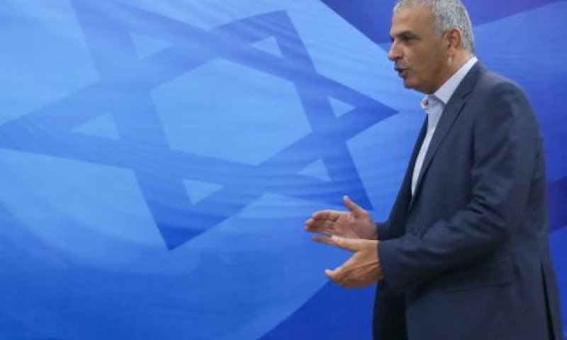 כחלון בכניסה לישיבת הממשלה [צילום: מרק ישראל סלם]