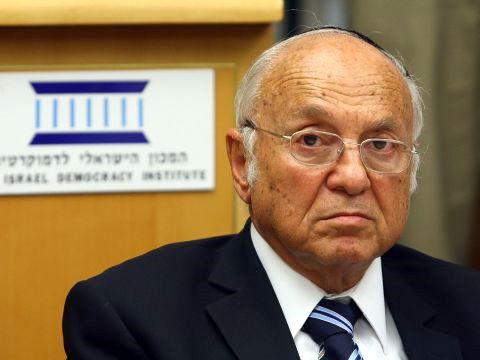 שר המשפטים יעקב נאמן. "כל יום מכניסים לי בעיתון" [צילום: פלאש 90]