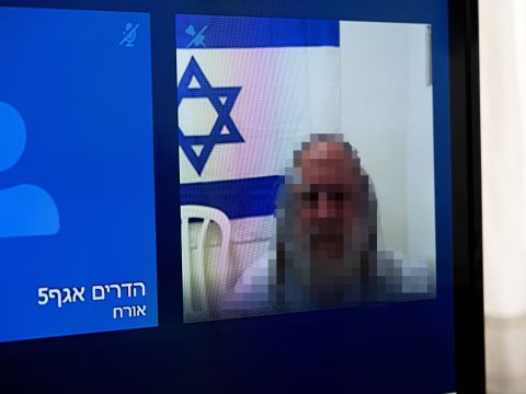 הפרה של האיזון בהיוועדות החזותית [צילום: יונתן זינדל, פלאש 90]