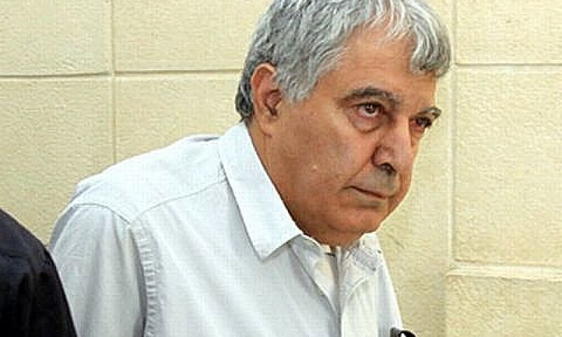 אזולאי. טיהור השרץ [צילום: פלאש 90]