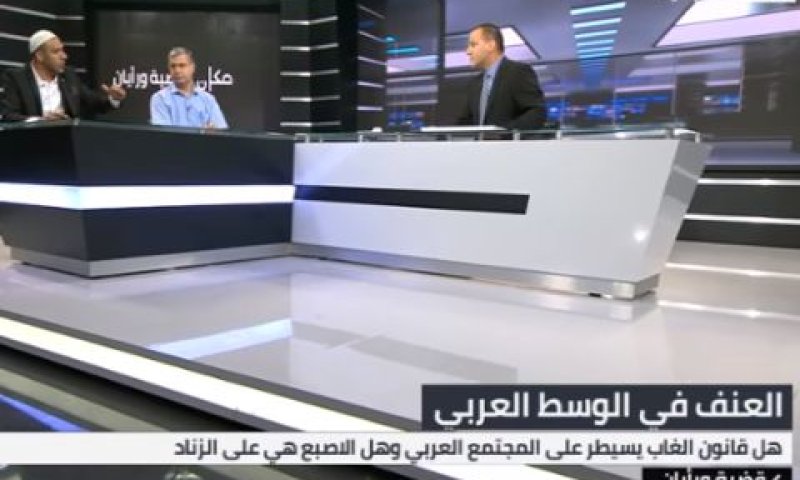 מוטב שני ערוצים בעברית מערוץ בודד בערבית [צילום: מן הטלוויזיה]