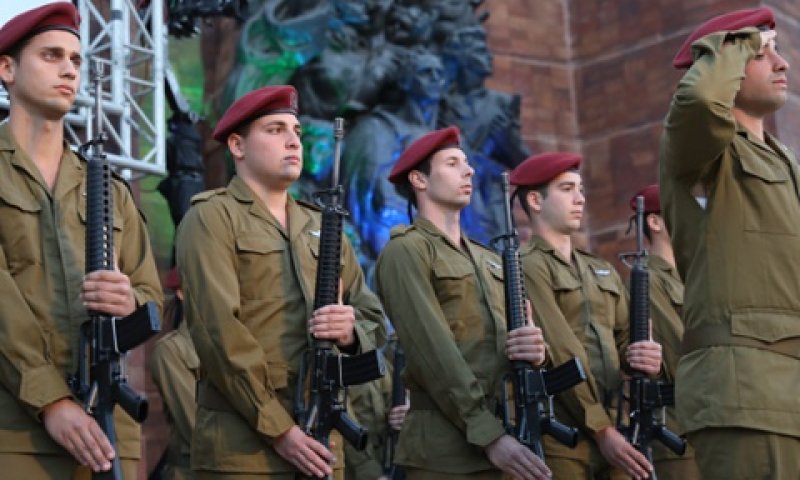 משמר הכבוד, היום, ביד ושם [צילום: יונתן זינדל, פלאש 90]