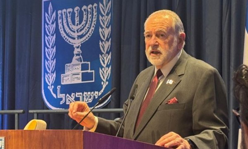 האקבי. "מסתבך עם קו טראמפ" [צילום: השגרירות הנוצרית הבינלאומית]