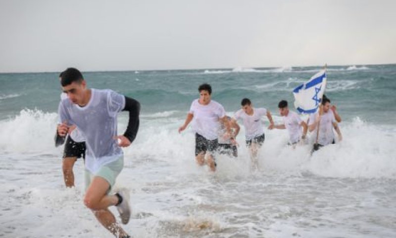 גיבוש מכינה בחוף פלמחים [צילום אילוסטרציה: פלאש 90]