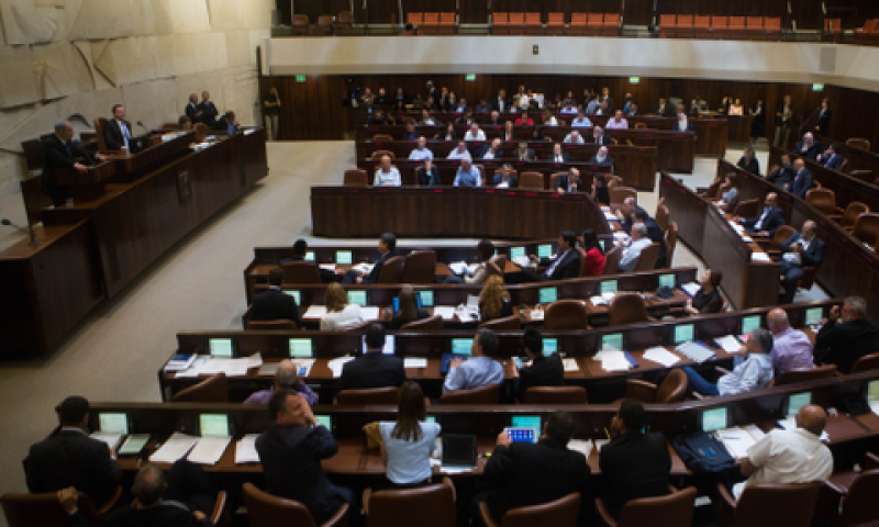 יתרת ההלוואות ירדה רק ב-9% [צילום: מרים אלסטר, פלאש 90]