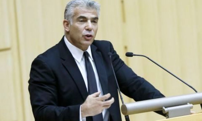 לפיד. מתעקש על החוק [צילום: פלאש 90]