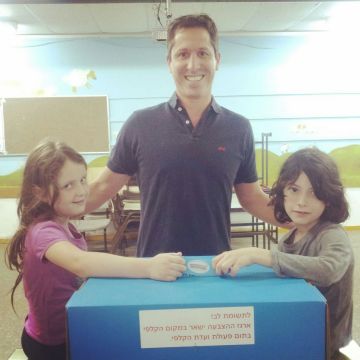 משלושה יוצא אחד
