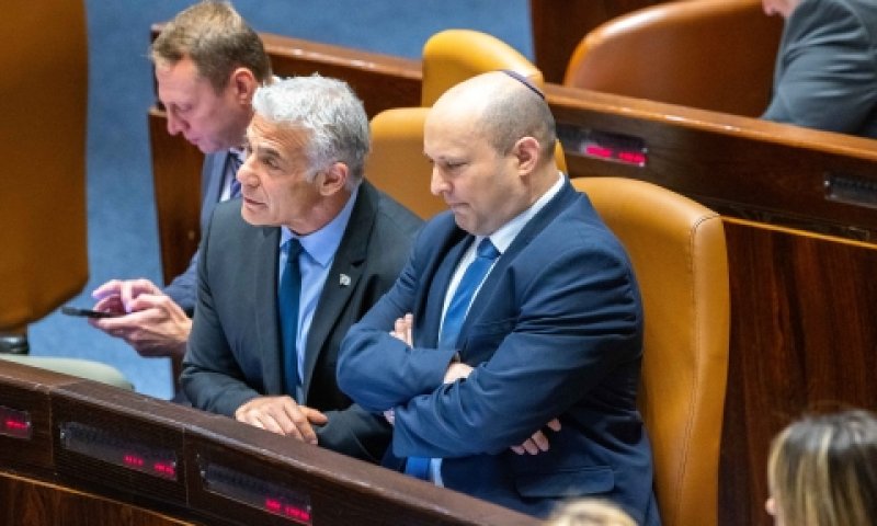 בנט ולפיד. האם לא יישאר וטו לטובת האגף הימני [צילום: אוליביה פיטוסי, פלאש 90]