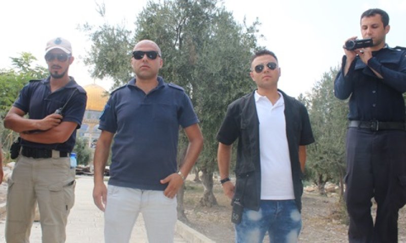 אנשי וואקף בהר הבית. תשלום מממשלת ירדן [צילום: איציק וולף]