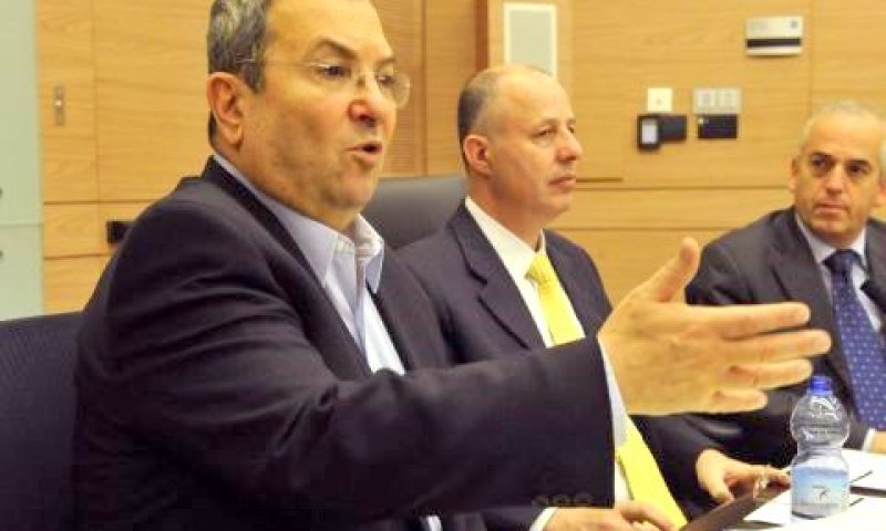 ברק בישיבה [צילום: אריאל חרמוני, משרד הביטחון]