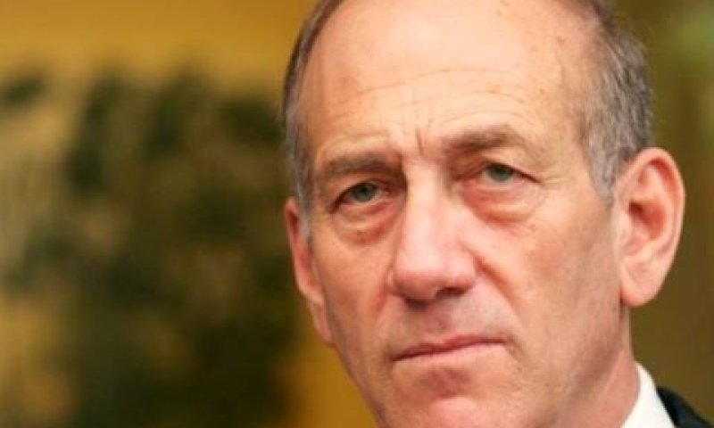 אולמרט. תנועותיו מוגבלות [צילום: AP]