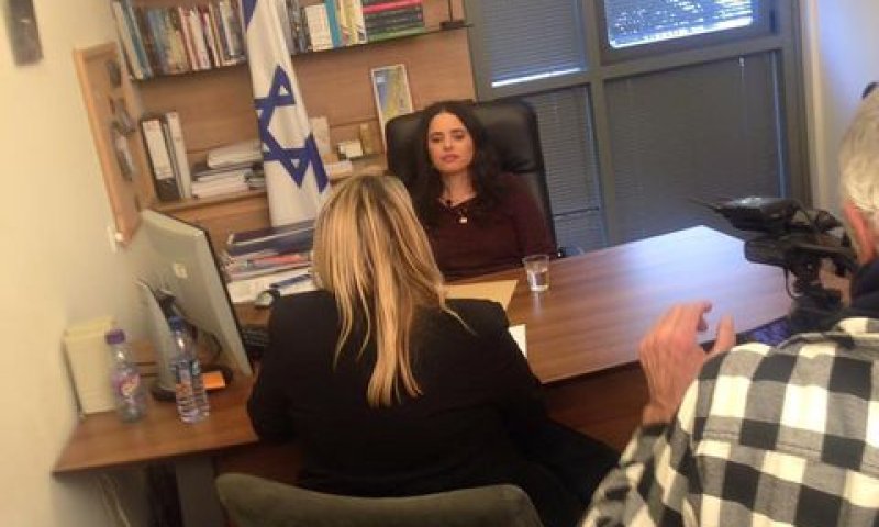 בן דור מראיינת את שרת המשפטים שקד