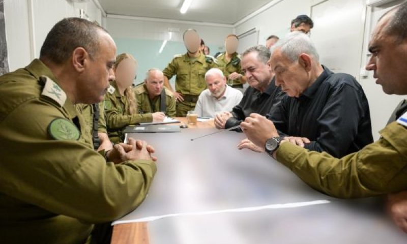 נתניהו, כ״ץ. ביקור יחד עם סגן הרמטכ״ל אלוף תמיר ידעי באוגדה 36 בגבול הצפון [צילום: מעיין טואף/לע״מ]
