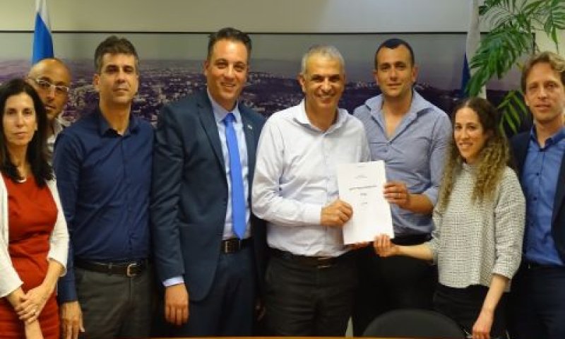 רועי פולקמן, שירה גרינברג, שי באב"ד, משה כחלון, רועי כהן, אלי כהן, ירון גינדי, דורית סלינגר [צלום: דוברות האוצר]