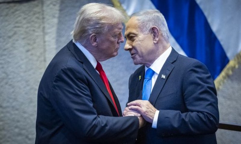 להוט לסייע לידידיו בחו"ל [צילום: יונתן זינדל/פלאש 90]
