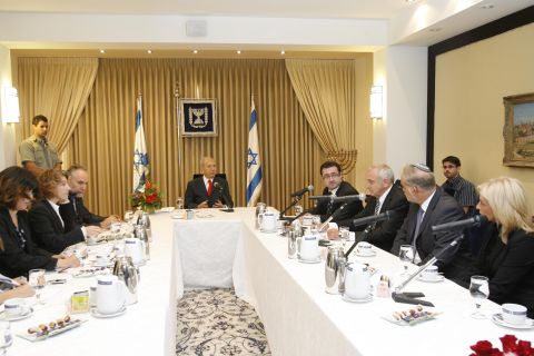 הנשיא עם נציגי ישראל ביתנו הבוקר [צילום: פלאש 90]