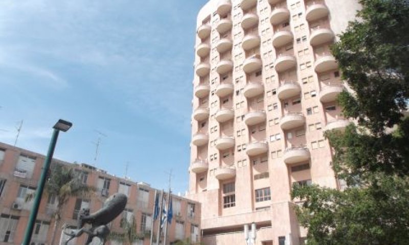 הקים את מגדלי דב גרונר