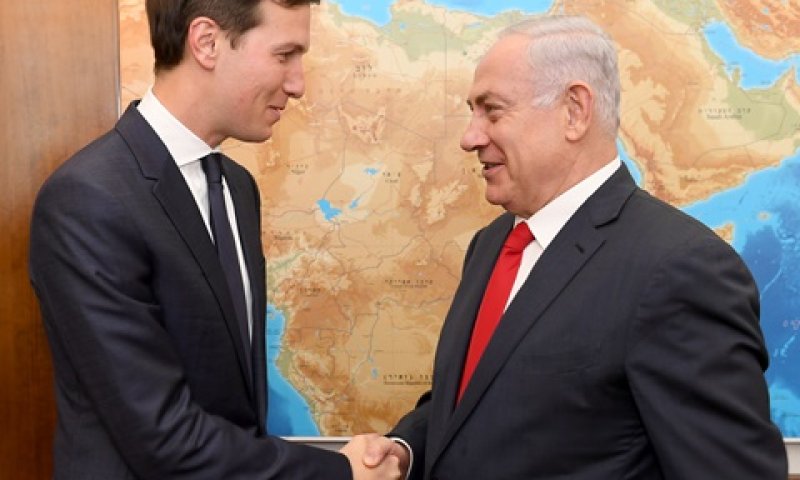 נתניהו וקושנר בלשכת רה"מ [צילום: מתי שטרן, שגרירות ארה"ב]