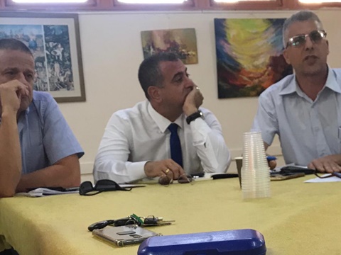 אלי יצפאן בפגישה עם התושבים