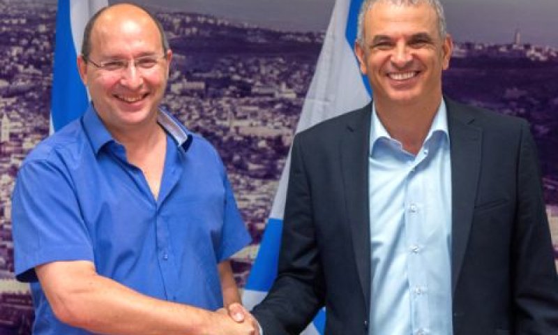 כחלון וניסנקורן. הבנות ברגע האחרון [צילום: יונתן סינדל / פלאש 90]
