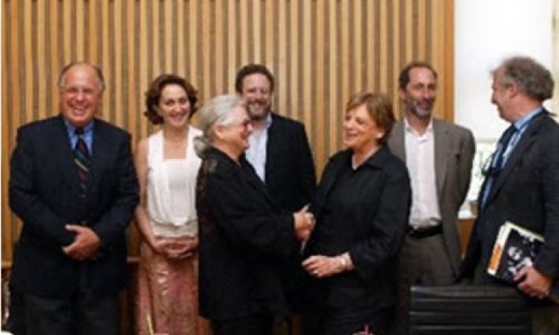 התמונה השנויה במחלוקת: ביניש עם ראשי קרן פורד והקרן החדשה