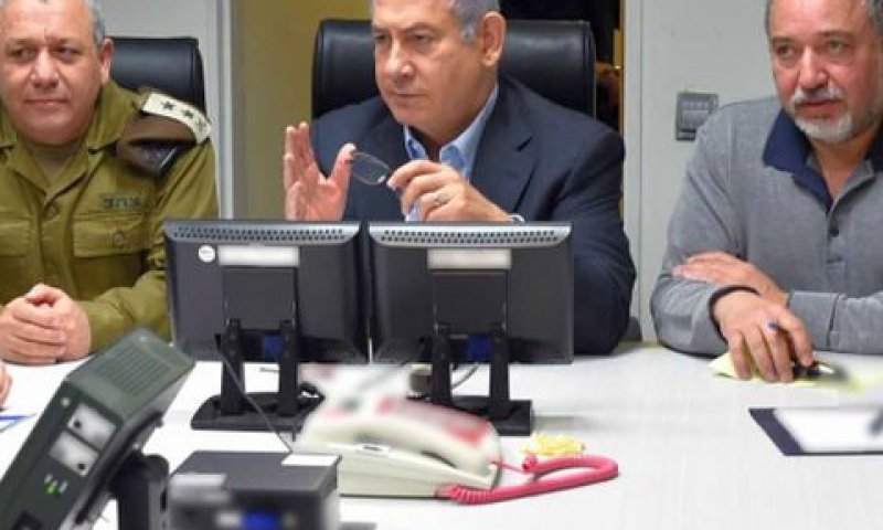 שבת בצהרים. התייעצות ביטחונית בקרייה בת"א [צילום: דובר צה"ל]