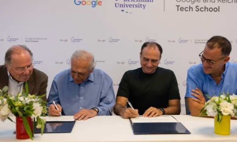 יוסי מטיאס סגן נשיא בגוגל, ברק רגב מנכ"ל גוגל ישראל, אוריאל רייכמן ורפי מלניק [צילום: גלעד קוולרצ'יק]
