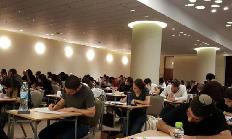 האם המומחים היו עוברים [צילום: לשכת עוה"ד]