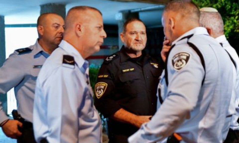 שבתאי. "לחסום מסיתים" [צילום: אבשלום ששוני/פלאש 90]