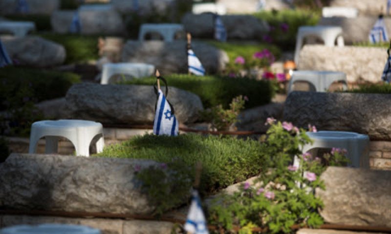 אין תנאי לגבי ההורים השכולים [צילום: יונתן זינדל, פלאש 90]