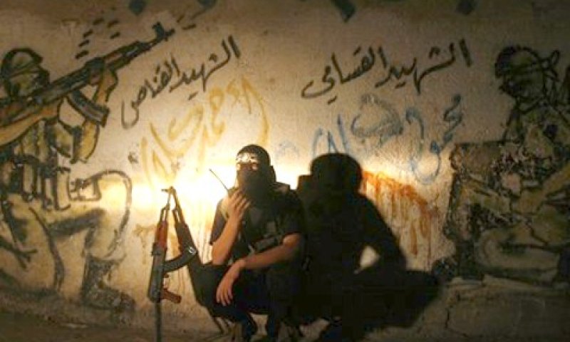 מחבל מגדודי עז א דין אל קסאם של חמאס [צילום: AP]