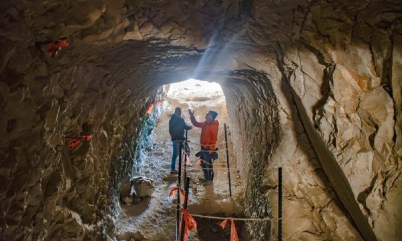 המנהרה הקדומה שנחשפה בירושלים [צילום: יולי שוורץ, רשות העתיקות]