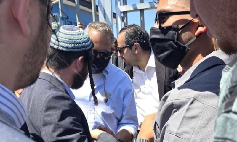 סוכות. "אין אקס טריטוריה"