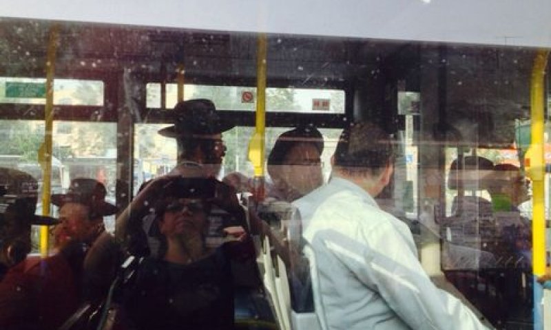 נוסעי קו 36 כפי שצולמו ע"י אנה שולקין