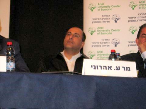 להקים חדר-מלחמה הסברתי. אהרוני [עידן יוסף]