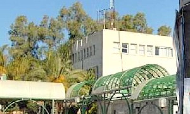 אנטנה סלולרית על גג בית כנסת בשדרות[צילום: פלאש 90]
