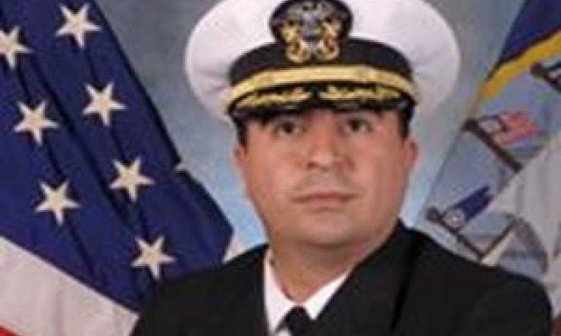 קומנדר לואיס אלווה [צילום: US Navy]