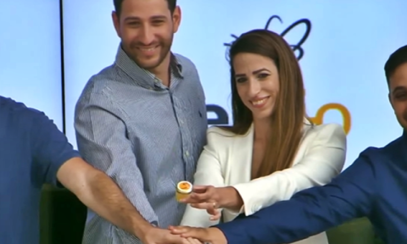 אופיר דבש ואפרת דבש ריזנפלד, בכירי ביו דבש [צילום: הבורסה לניירות ערך בתל אביב]
