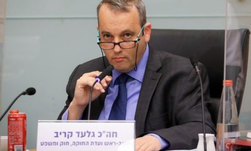 בין המבודדים - יו"ר ועדת חוקה של הכנסת, ח"כ קריב [צילום: נועם מושקוביץ/דוברות הכנסת]