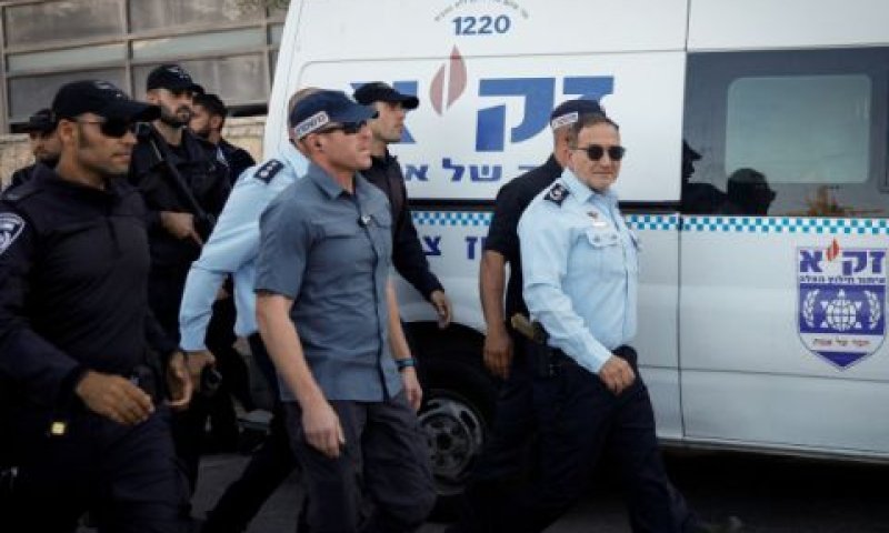 המפכ"ל בזירת הרצח [צילום: שיר טורם/פלאש 90]