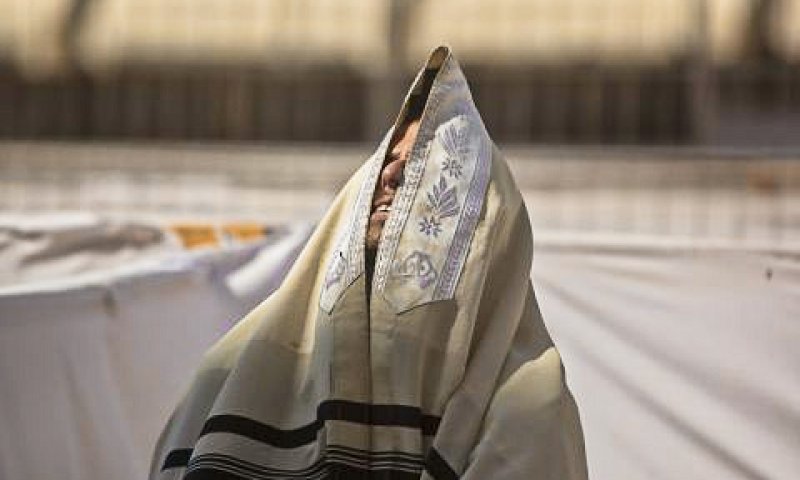 רבים יתפללו בבית [צילום: סבסטיאן שיינר/AP]