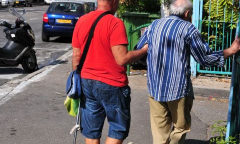 ניסיון להתמודד עם המחסור באנשי מקצוע [צילום: פלאש 90]