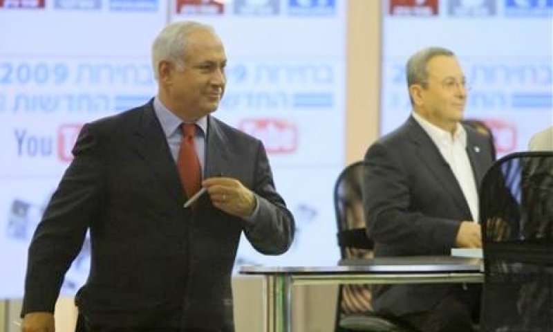 ברק ונתניהו באולפני ערוץ 2[צילום: AP]