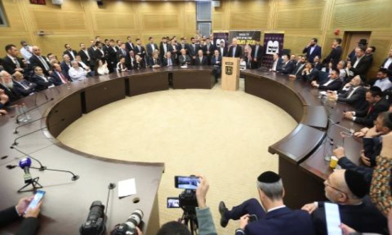 ראשי סיעות הקואליציה בישיבת סיעת שס [צילום: קובי הר-צבי]