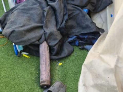 זירת נפילת הרקטה בשדרות [צילום: דוברות עיריית שדרות]