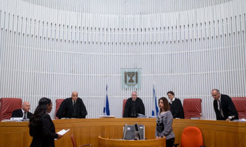 דן ומחליט [צילום: יונתן זינדל, אש 90]