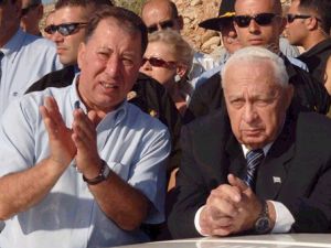 רה"מ שרון מבקר באריאל