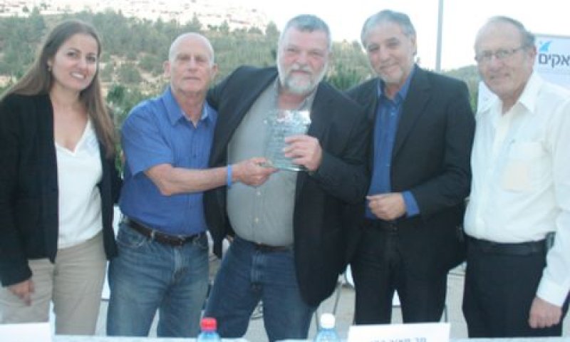 מימין: מנכ"ל הרווחה, שר הרווחה, ח"כ גלאון, יו"ר אקים ומנכ"לית אקים [צילום: אבי מספין]